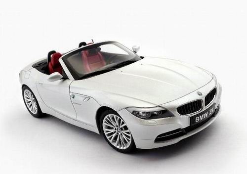 Модель 1:18 BMW Z4 Convertible sDrive35i (E89) Brillant white metallic With Functional Hardtop