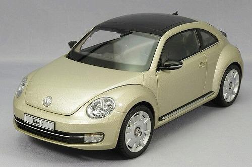 Модель 1:18 Volkswagen Beetle Moon Rock Silver