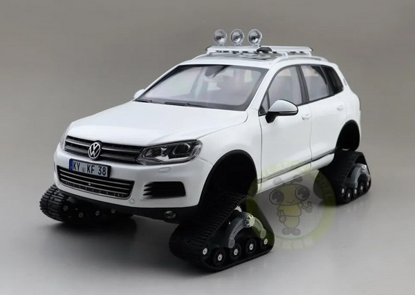 Модель 1:18 Volkswagen Touareg - White Snow (снегоход)
