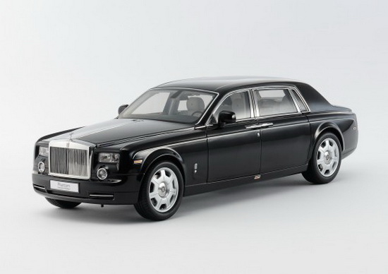 Модель 1:18 Rolls-Royce Phantom EWB - black