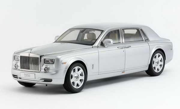 Модель 1:18 Rolls-Royce Phantom EWB - silver