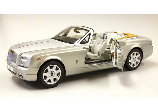 Модель 1:18 Rolls-Royce Phantom Drophead Coupe - platinum/silver