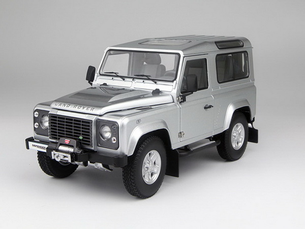 Модель 1:18 Land Rover Defender 90 - indus silver