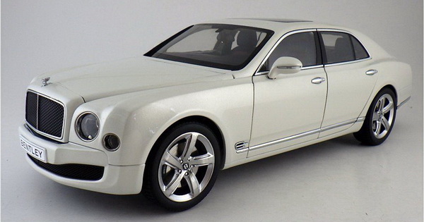 Модель 1:18 Bentley Mulsanne Speed - ghost white