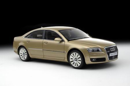 Модель 1:18 Audi A8 W12 - beige gold