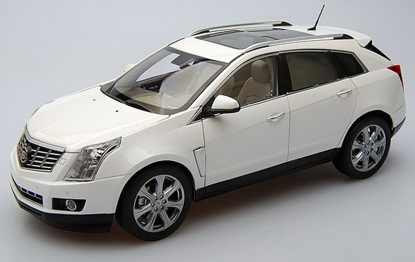 Модель 1:18 Cadillac SRX - platinum ice