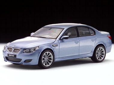 Модель 1:43 BMW M5 (E60) - silver
