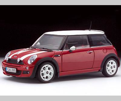Модель 1:18 Mini ONE W/AERO (LHD) - red/white stripe
