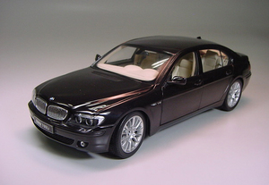 Модель 1:18 BMW 7-series LONG (E66) BLACK (ДРУГИЕ ДИСКИ, ТОРПЕДО С МОНИТОРОМ)