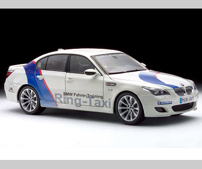 Модель 1:18 BMW M5 (E60) Ring Taxi Nurburgring