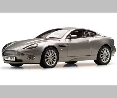 Модель 1:12 Aston Martin V12 Vanquish - James Bond 007 - silver