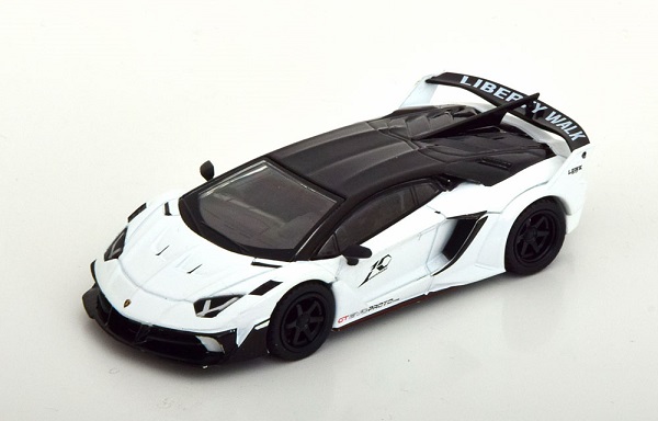 Модель 1:64 Lamborghini Aventador GT Evo LB Works White/black