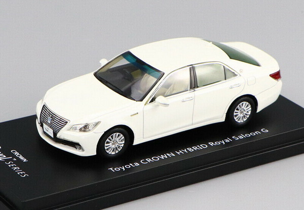 Модель 1:43 Toyota Crown (14th) Hybrid Royal Saloon G - white