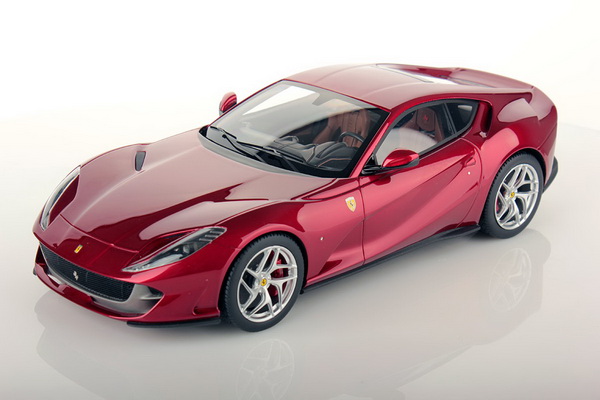 Модель 1:18 Ferrari 812 Superfast - rosso berlinetta