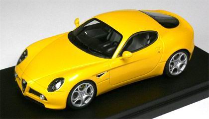 Модель 1:43 Alfa Romeo 8C Competizione Salone di Francoforte - yellow