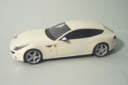 Модель 1:43 Ferrari FF - bianco Italia