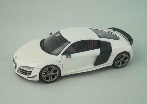 Модель 1:43 Audi R8 GT - pearl white matt