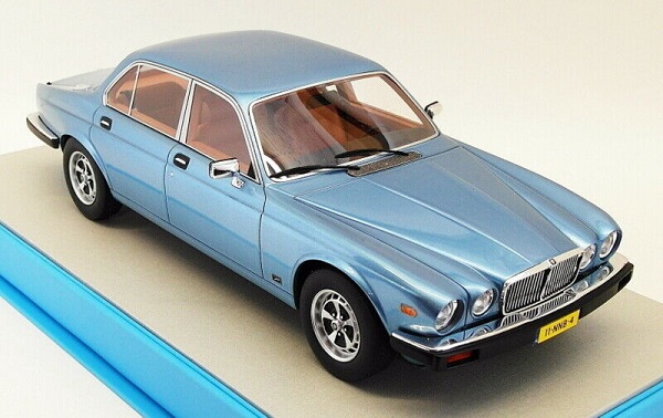 Модель 1:18 Jaguar XJ6 - light blue met