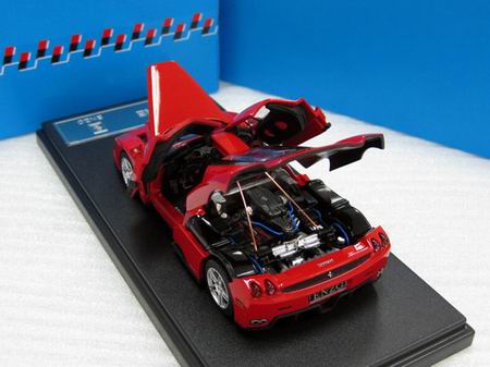 Модель 1:43 Ferrari Enzo / red [все открывается]