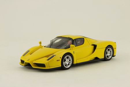 Модель 1:43 Ferrari Enzo / yellow [все открывается]