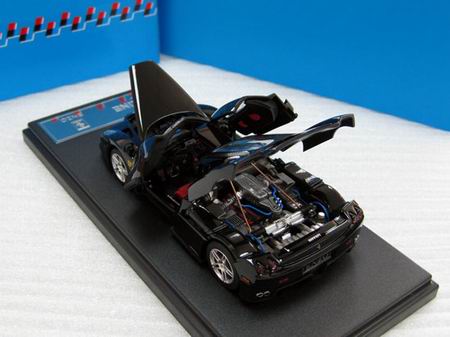 Модель 1:43 Ferrari Enzo / black [все открывается]
