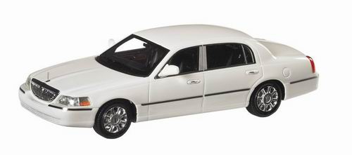 Модель 1:43 Lincoln Town Car - vibrant white