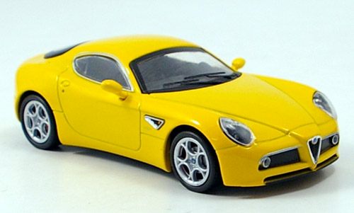 Модель 1:43 Alfa Romeo 8C - yellow