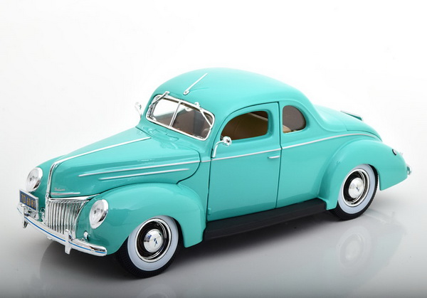 Ford Deluxe Coupe