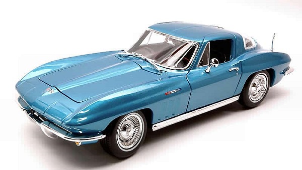 Модель 1:18 Chevrolet Corvette 1965 (Metallic Light Blue)