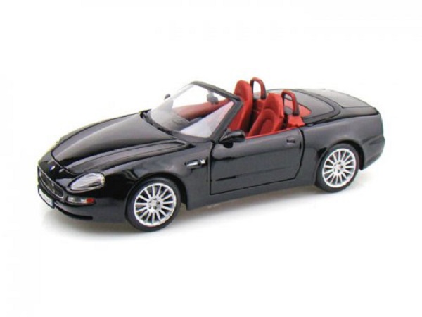 Модель 1:18 Maserati Spyder black