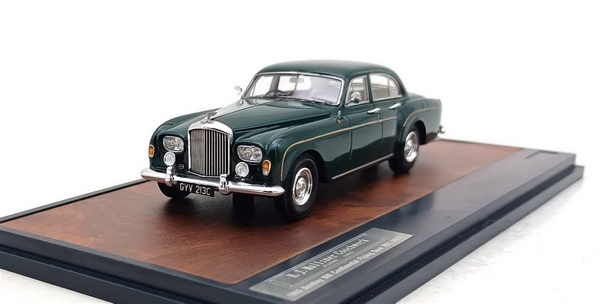 Bentley SIII Continental Flying Spur by Mulliner - 1965 - Green