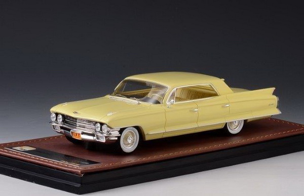 Модель 1:43 Cadillac Sedan DeVille 4 window - apollo yellow