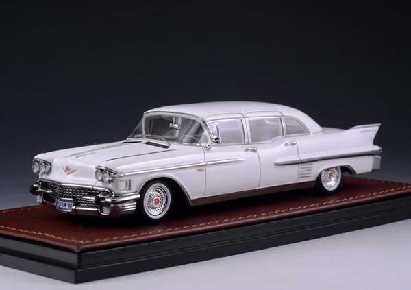 Модель 1:43 Cadillac Fleetwood 75 Limousine - white
