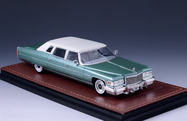 Модель 1:43 Cadillac Series 75 Fleetwood - green met/white (L.E.100pcs)