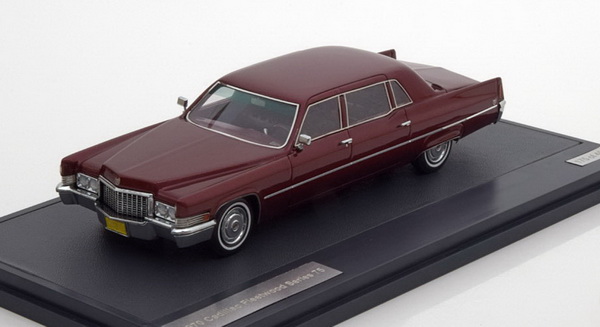 cadillac fleetwood series 75 limousine - red met MX20301-211 Модель 1:43