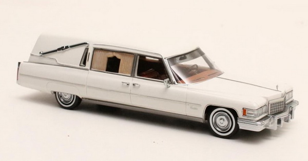 Модель 1:43 Cadillac Superior Sovereign Regal Landaulette (катафалк) - white