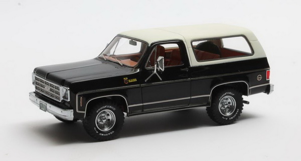 Модель 1:43 Chevrolet Blazer K5 4х4 - black/white
