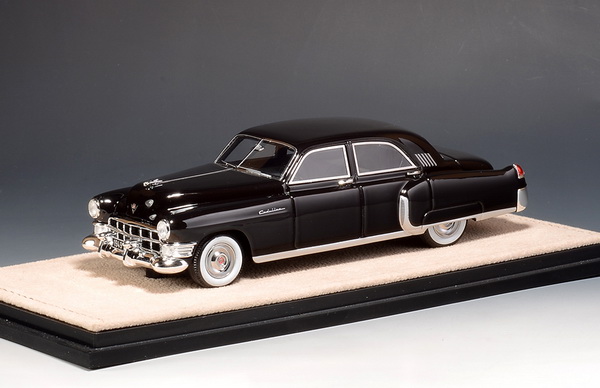 Модель 1:43 Cadillac Fleetwood 60 Special - black