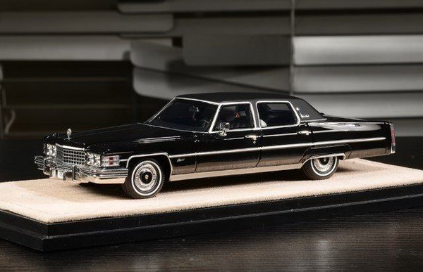 Модель 1:43 Cadillac Fleetwood Brougham - black