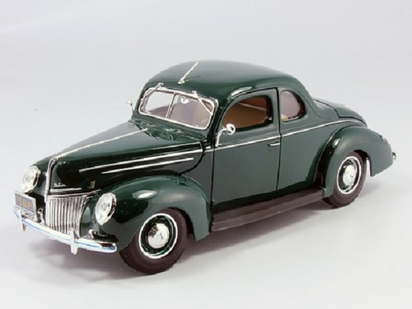 Модель 1:18 Ford Deluxe Coupe - green