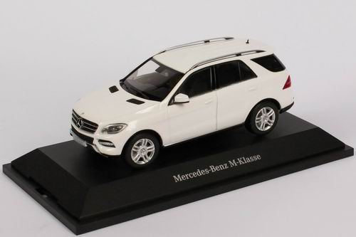 Модель 1:43 Mercedes-Benz M-class (W166) - calcit white