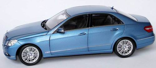 Модель 1:18 Mercedes-Benz E-class Elegance (W212) - indigolith blue