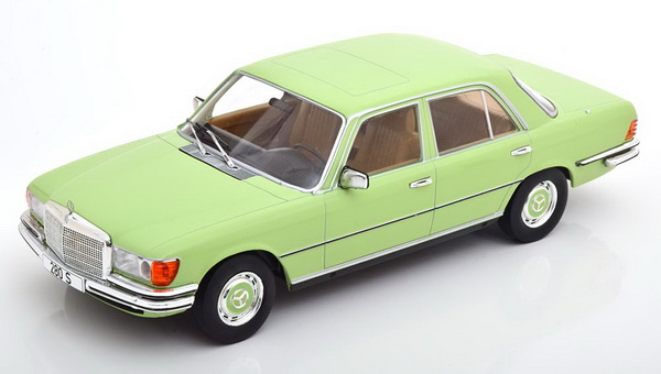 Модель 1:18 Mercedes-Benz 280 S (W116) - light green