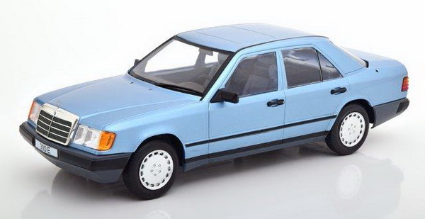Модель 1:18 Mercedes-Benz 300 E (W124) - light blue met