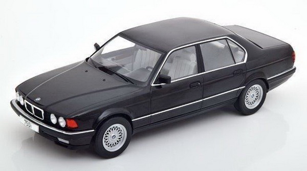 Модель 1:18 BMW 750i (E32) 1992 Metallic Black