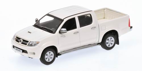 Модель 1:43 Toyota Hilux - white