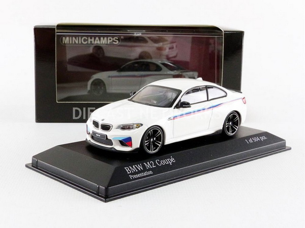 Модель 1:43 BMW M2 2016 white Presentation