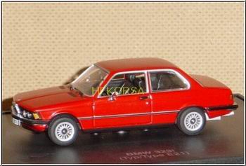 Модель 1:43 BMW 323i (E21) - red - Klappbox