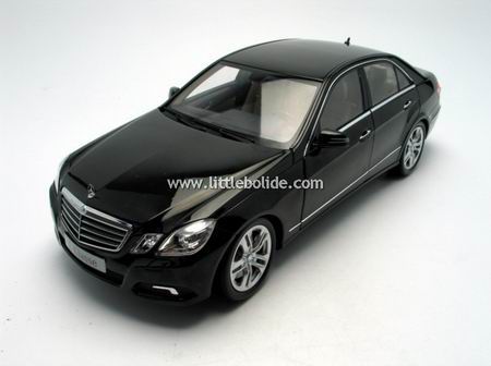 Модель 1:18 Mercedes-Benz E-class Avantgarde (W212) - black
