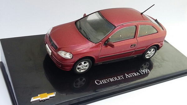 Chevrolet Astra - red met